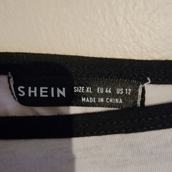 🌿Shein Space Galaxy Planets Black And White Crop Top - Picture 4 of 5